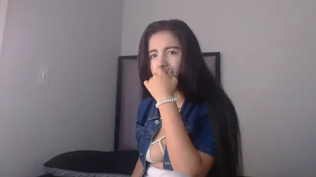 Snapshot of Lucy-23 chatting on 01-07-26, 05:21 Lucy-23 online show from 01-07-26, 05:21