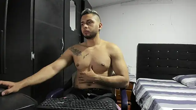 Snapshot of Ryan_xc1 chatting on 01-17-26, 04:28 Ryan xc1 online show from 01-17-26, 04:28