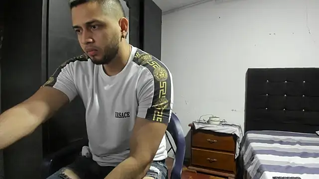 Snapshot of Ryan_xc1 chatting on 01-18-26, 02:59 Ryan xc1 online show from 01-18-26, 02:59