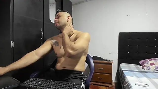 Snapshot of Ryan_xc1 chatting on 02-10-26, 03:21 Ryan xc1 online show from 02-10-26, 03:21