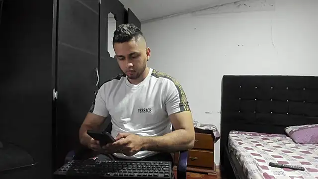 Snapshot of Ryan_xc1 chatting on 02-28-26, 02:12 Ryan xc1 online show from 02-28-26, 02:12