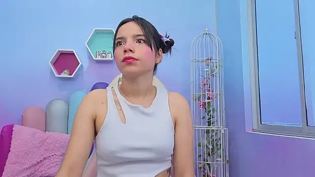 Issa Skinny  online show from 11-06-25, 11:33