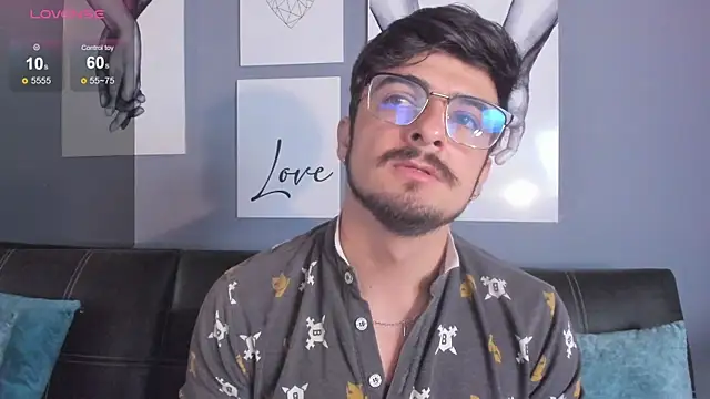 AaronFuentes7 online show from 10-01-25, 12:11