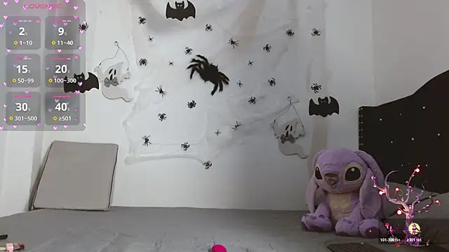 Snapshot of SamyRoss chatting on 10-22-25, 12:44 SamyRoss online show from 10-22-25, 12:44