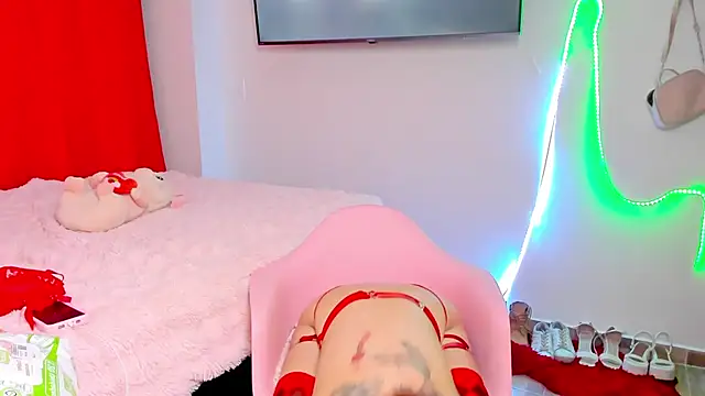 Snapshot of larsonbeverly chatting on 10-24-25, 11:12 larsonbeverly online show from 10-24-25, 11:12