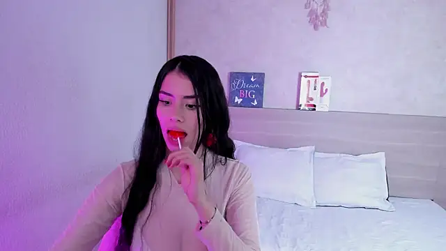 Snapshot of Tinny_floor chatting on 10-16-25, 04:35 Tinny floor online show from 10-16-25, 04:35