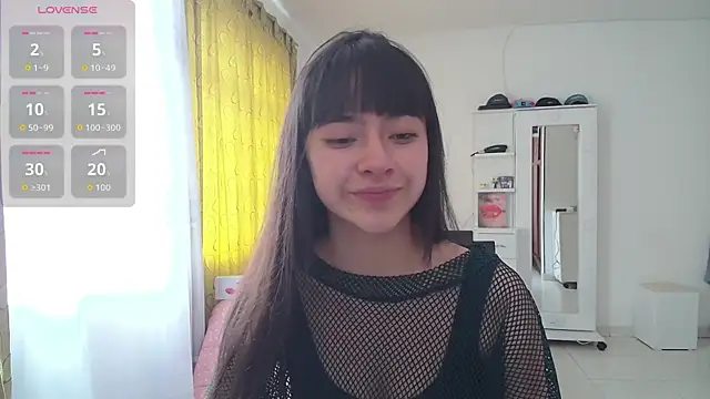 Snapshot of violetta_blackk chatting on 09-25-25, 04:32 violetta blackk online show from 09-25-25, 04:32