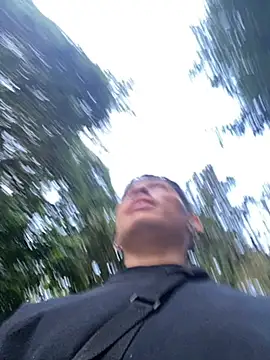 Snapshot of elfernh chatting on 10-13-25, 10:32 elfernh online show from 10-13-25, 10:32