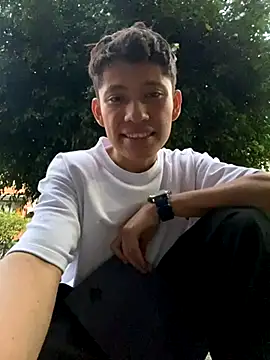 Snapshot of elfernh chatting on 10-25-25, 10:48 elfernh online show from 10-25-25, 10:48