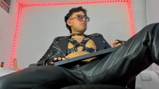 Snapshot of Alexxx_savage chatting on 10-22-25, 03:07 Alexxx savage online show from 10-22-25, 03:07