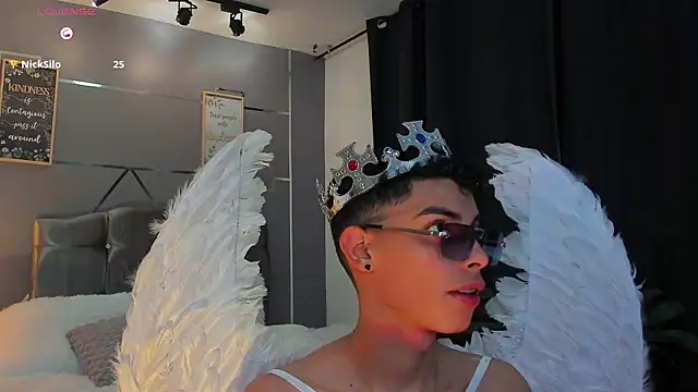 Room 69x online show from 10-31-25, 09:21