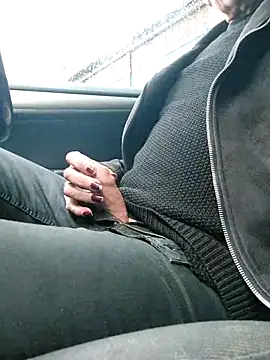 Snapshot of lynxman chatting on 10-23-25, 07:40 lynxman online show from 10-23-25, 07:40