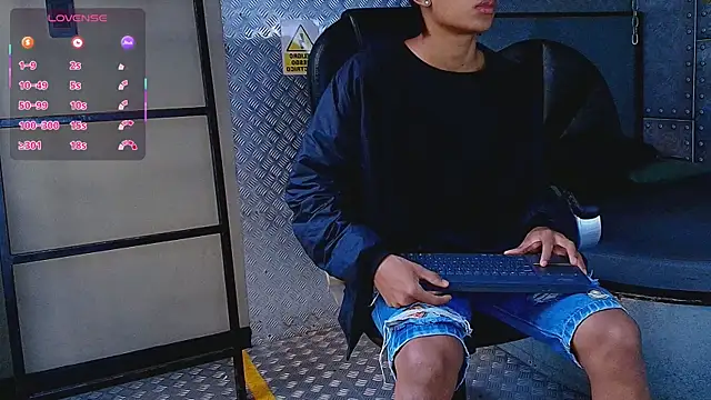 AlanCutee online show from 10-06-25, 11:40