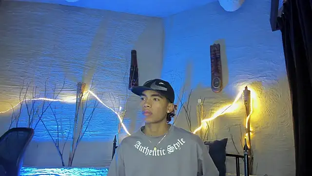 AlanCutee online show from 04-05-26, 07:44