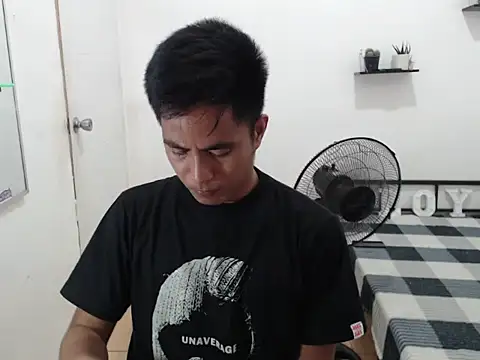 Snapshot of Lloyd_wintours chatting on 10-27-25, 07:18 Lloyd wintours online show from 10-27-25, 07:18