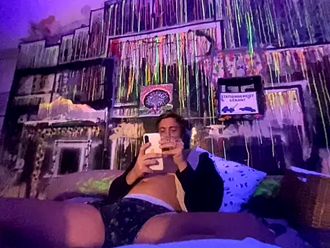 Snapshot of 3615-ULLA chatting on 10-23-25, 11:35 3615-ULLA online show from 10-23-25, 11:35