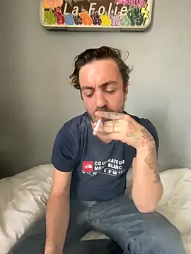 Snapshot of 3615-ULLA chatting on 11-04-25, 12:48 3615-ULLA online show from 11-04-25, 12:48