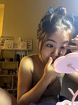 Snapshot of Lucky-nice202 chatting on 10-11-25, 06:06 Lucky-nice202 online show from 10-11-25, 06:06