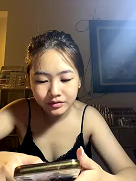 Snapshot of Lucky-nice202 chatting on 10-18-25, 05:03 Lucky-nice202 online show from 10-18-25, 05:03