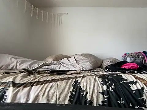 Snapshot of KANDIS864 chatting on 11-16-25, 05:40 KANDIS864 online show from 11-16-25, 05:40