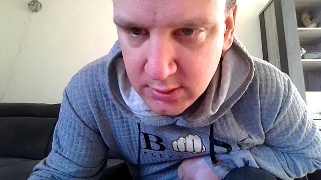 Snapshot of epica40 chatting on 10-18-25, 11:00 epica40 online show from 10-18-25, 11:00