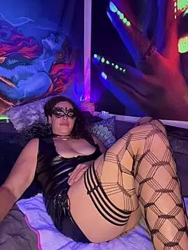 Snapshot of Nadja_Noir chatting on 10-25-25, 10:59 Nadja Noir online show from 10-25-25, 10:59