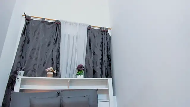 Mistt Mia online show from 10-29-25, 07:26