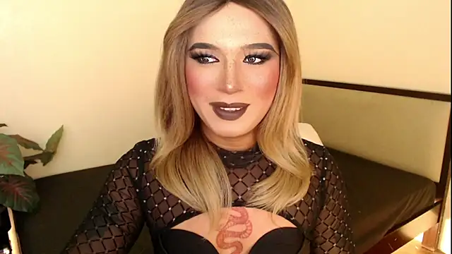 Snapshot of mslilly_croft chatting on 12-18-25, 05:41 mslilly croft online show from 12-18-25, 05:41