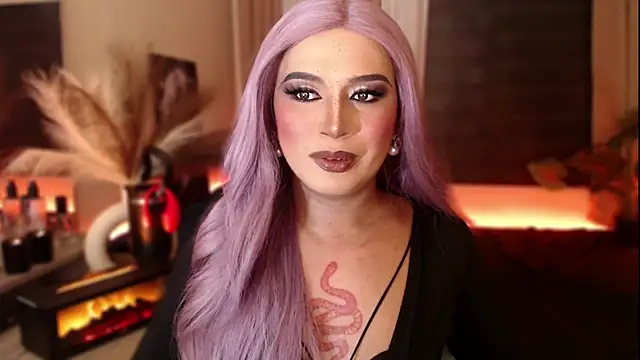 Snapshot of mslilly_croft chatting on 02-15-26, 02:58 mslilly croft online show from 02-15-26, 02:58