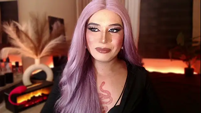 Snapshot of mslilly_croft chatting on 02-16-26, 04:47 mslilly croft online show from 02-16-26, 04:47