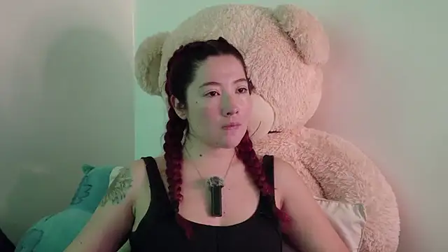 lunnaa  online show from 11-18-25, 03:34