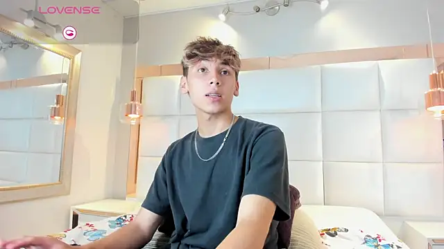 Snapshot of Twinkie_Hung chatting on 09-20-25, 09:49 Twinkie Hung online show from 09-20-25, 09:49