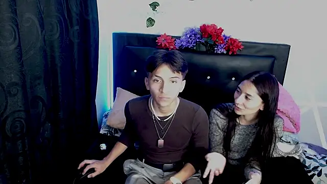 COZY7COUPLE online show from 09-30-25, 11:54