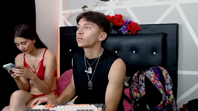 COZY7COUPLE online show from 10-02-25, 11:45