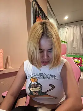 Snapshot of Kath_C chatting on 10-03-25, 07:38 Kath C online show from 10-03-25, 07:38