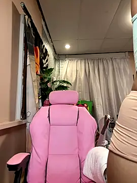 Snapshot of Kath_C chatting on 11-04-25, 05:28 Kath C online show from 11-04-25, 05:28