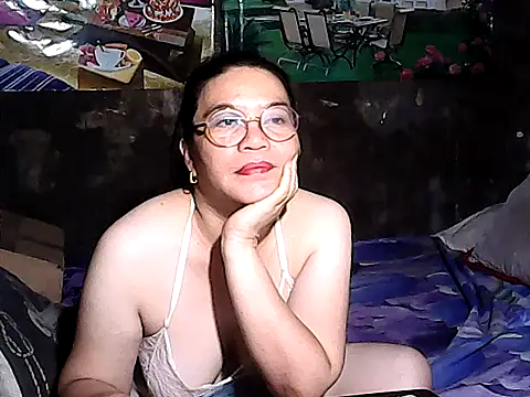 Snapshot of Adeline05 chatting on 09-14-25, 09:25 Adeline05 online show from 09-14-25, 09:25