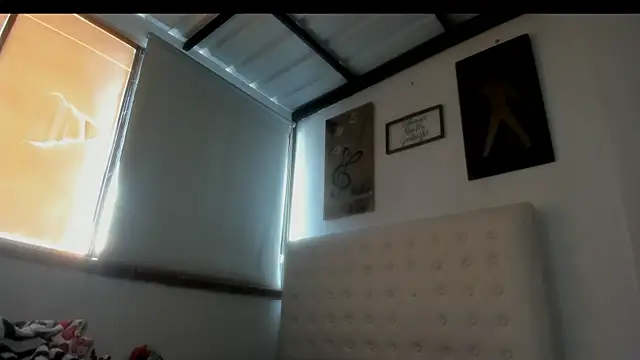 Roxannelorence  online show from 10-14-25, 01:45