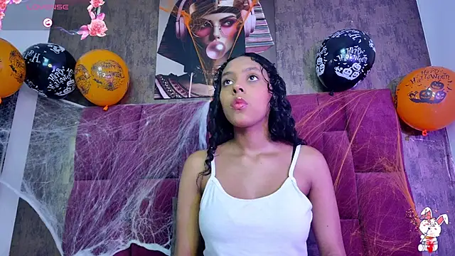 Snapshot of sophiasweet__1 chatting on 10-24-25, 12:34 sophiasweet 1 online show from 10-24-25, 12:34