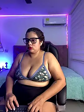 Velveet x online show from 10-17-25, 12:19