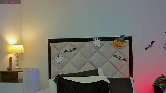 bravepetunia online show from 10-30-25, 01:12