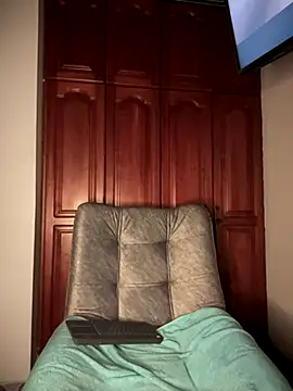 KaditaNavarro online show from 11-01-25, 01:18