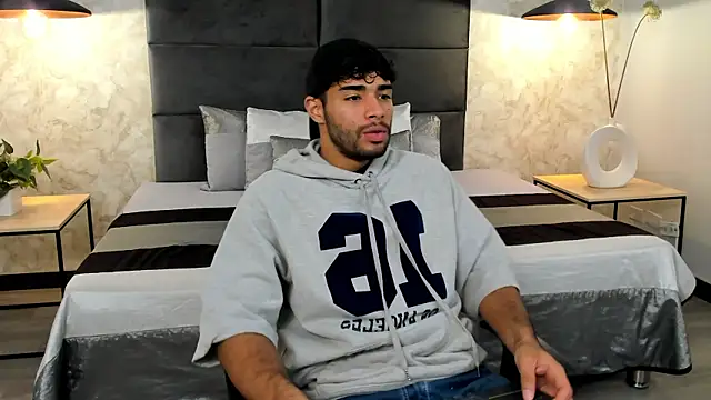 RaphaelDufort online show from 11-18-25, 11:37