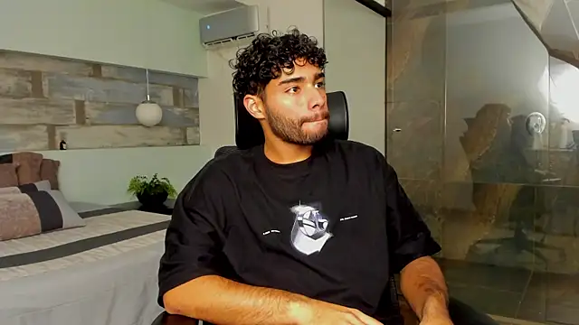 RaphaelDufort online show from 12-18-25, 05:52