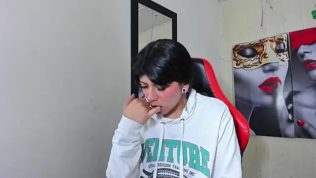 Snapshot of Raven_Rouge_ chatting on 09-20-25, 04:46 Raven Rouge online show from 09-20-25, 04:46