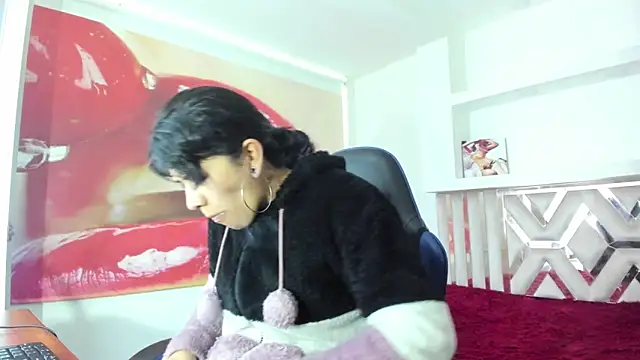 Snapshot of Raven_Rouge_ chatting on 10-03-25, 10:51 Raven Rouge online show from 10-03-25, 10:51