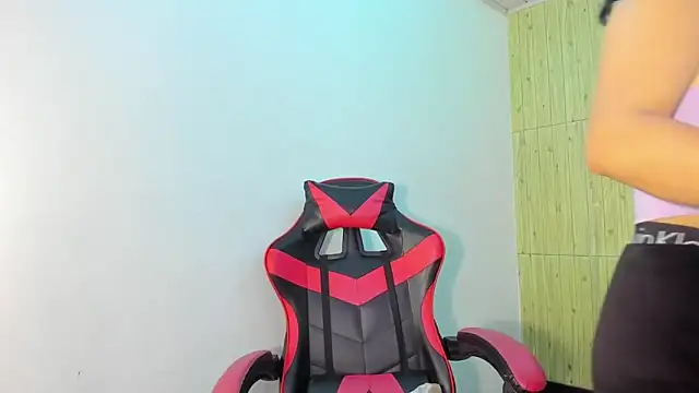 Snapshot of Raven_Rouge_ chatting on 10-05-25, 04:44 Raven Rouge online show from 10-05-25, 04:44