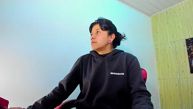 Snapshot of Raven_Rouge_ chatting on 10-22-25, 04:13 Raven Rouge online show from 10-22-25, 04:13