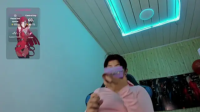 Snapshot of Raven_Rouge_ chatting on 11-09-25, 01:09 Raven Rouge online show from 11-09-25, 01:09