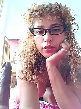 Vikyvoyeur online show from 11-17-25, 07:52